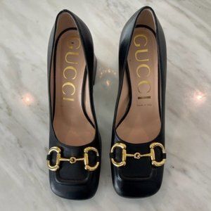 Gucci Mid Heel Pump, Black Leather w/Gold Hardware, Size 8
